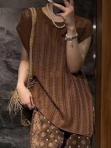 UYFY | Khaki Color Round Neck Short Sleeve Fashionable Easy-to-match Loose Slimming Casual Anti-aging Shirt