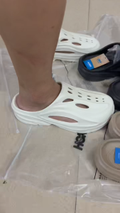 HOKA ONE หนาแต่เพียงผู้เดียว ORA รองเท้าแตะเพิ่มความสูง 3-5 ซม. รองเท้าแตะชายหาดกลางแจ้งฤดูร้อนเท้าธนูกู้คืนผู้ชายรองเท้าแตะดิน