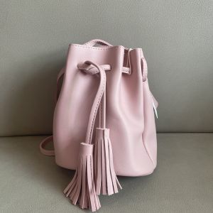 Túi xô đeo chéo mini tua rua thời trang Mới xuất xưởng Da chất lượng xuất khẩu Lý tưởng cho học sinh sử dụng Túi đeo vai đa năng