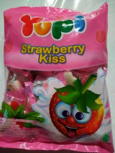 Yupi Gummy permen Strobery Kiss 120 gr Exp 4/7/24