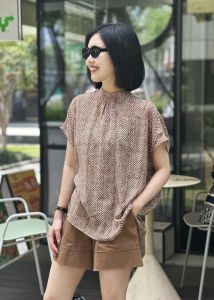 High-End Silk Shirt Vintage Coffee Color Half-length Skirt 2026 Summer New High-waist Slimming Mid-length Set