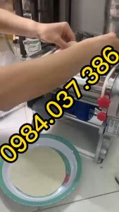 Máy cán bột mì bằng điện làm bánh bao đế pizza có trục cán dài 20/22/24cm