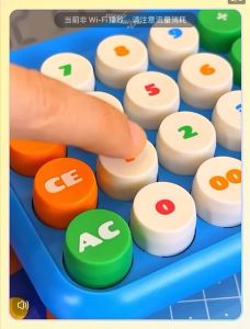 Wiggle Wiggle Electronic Calculator เครื่องคิดเลข มี 2 สี พร้อมส่งในไทยจ้า