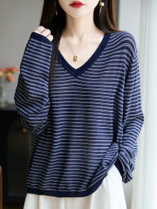 เสื้อสเวตเตอร์ถักคอวีลายทางผ้านุ่มเนื้อบางๆ ทรงหลวมๆ สไตล์เกาหลี เสื้อชั้นในลำลองสำหรับผู้หญิง