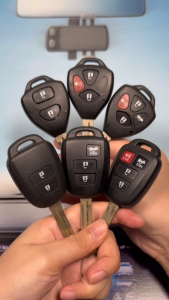 Toyota Auris HiLux Corolla Fortuner Prado Verso Camry Yaris Vitz Vios Ractis 2/3/4 Button Remote Key Leather Case Cover Keychain