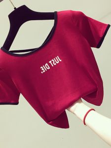 เสื้อยืดคอกลมแขนสั้นทรงเข้ารูปสำหรับผู้หญิง ฤดูร้อน 2024 แฟชั่นใหม่ ทรงเข้ารูป โชว์หน้าท้อง หลังเปิด แขนสั้น เสื้อผ้าทำงานสไตล์เกาหลี