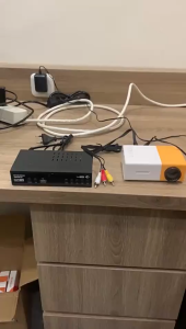 Proyektor YG300 Projektor Mini LCD portable With Speaker 360 BERGARANSI