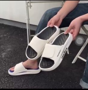 รองเท้าแตะผู้ชาย 577 กันลื่นกันน้ำหนัก เบาวัสดุพีวีซีสวมใส่สบายป้องกัน แมทช์กับเสื้อผ้าเข้าได้ทุกชุด เริ่ดน้อย 577