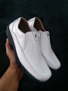 SEPATU PUTIH KULIT SAPI UNTUK PRIA DEWASA
