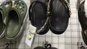 CrocsFanClub - Dép Sục trong translucent dây xích PB66