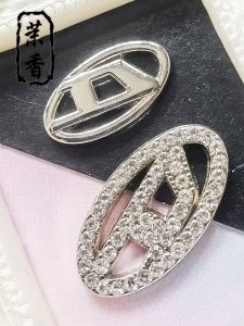 กิ๊บติดผมโลหะสีเงินรูปวงกลมสำหรับผู้ใหญ่ ตกแต่งด้วยเพชร ขอบโลหะผสม ตัวอักษร D งานฝีมือ DIY เครื่องประดับแฟชั่น