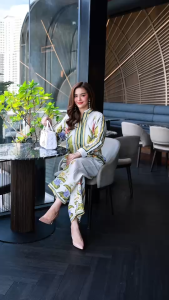 ชุดเซ็ทเสื้อ+กางเกงลินินแท้เกรดพรีเมี่ยม ชุดมาพร้อมลวดลายสวย พิมพ์คมชัด โดดเด่นด้วยกระดุมมุก กางเกงมีกระเป๋า ชุดนี้สวยเก๋ มีคลาสมากค่ะ