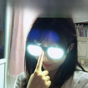 แว่นตา LED แสงสีสันสดใสสำหรับเล่นดนตรีและถ่ายรูป แว่นตาดินสอสไตล์การ์ตูนญี่ปุ่นสำหรับผู้ชายและผู้หญิง