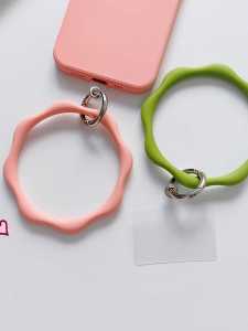 สร้อยคอโทรศัพท์มือถือยางซิลิโคนสร้างสรรค์แบบสั้นสำหรับผู้หญิง หัวเข็มขัดแบบป้องกันการสูญหาย เครื่องประดับโทรศัพท์มือถือ
