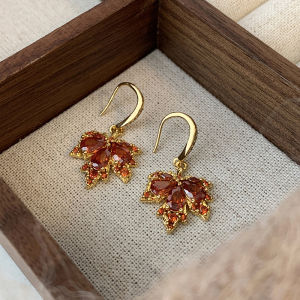 Red Maple Leaf Earrings Fashionable Versatile Leaf Dangle Earrings for Women Elegant Vintage High-End Feeling Ear Jewelry