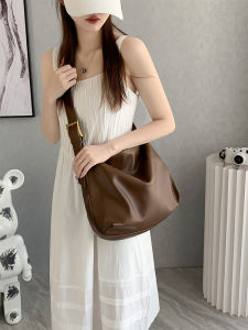 2024 New Womens Large Capacity Tote Bag Commuter Crossbody Soft Leather Dumpling Shape Fashionable Trendy Polyester Lining