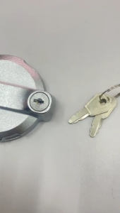 DAIHATSU DV57 LORRY PETROL TANK FUEL TANK CAP WITH KEY PENUTUP CAP MINYAK PENUTUP TANGKI PETROL MINYAK SEKALI KUNCI