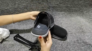 [Ready Stock]Slippers Breathable Non-Slip Lightweight Beach Shoes