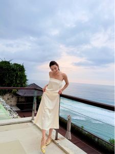 ชุดเดรสยาวสายเดี่ยวผ้าซาตินสไตล์ฝรั่งเศส กระโปรงยาวคลุมเข่า กระโปรงสั้น ชุดทำงาน ฤดูใบไม้ผลิและฤดูร้อน