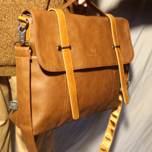 กระเป๋าถือหนังนิ่มสไตล์ย้อนยุคสำหรับทั้งชายและหญิง กระเป๋าสะพายข้างสำหรับใส่โน้ตบุ๊ก ความจุขนาดใหญ่ กระเป๋าสะพายข้างแบบสะพายข้าง กระเป๋าแฟชั่น กระเป๋าถือขนาดใหญ่