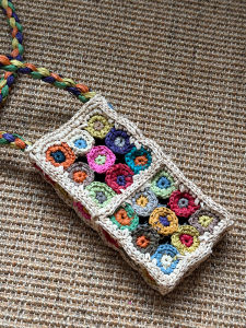 New 2025 Summer Handwoven Laffey Grass Mobile Phone Crossbody Bag Single Shoulder Casual Plant Floral Pattern Small Size