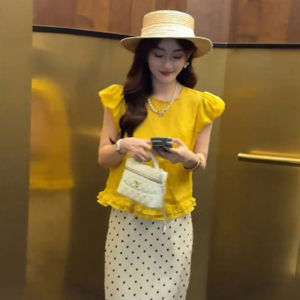 เสื้อเชิ้ตคอปีกสีเหลืองสไตล์ฝรั่งเศสสำหรับผู้หญิงในฤดูร้อนปี 2025 ทรงหลวมสบาย ๆ แขนสั้น ปกติ สีสันสดใส