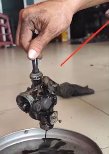 Nước tẩy rửa Chế hòa khí bình xăng con BONY CAR & CHOKE CLEANER 450ML