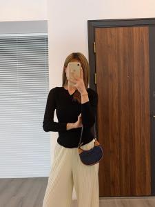 Ultra Comfortable Pure Color Wool Knitwear Long Sleeve V-Neck Womens Slim Fit Base Shirt Sweet Style Thinming Effect