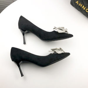 รองเท้าส้นสูงแบบสวมหัวแหลมสำหรับผู้หญิง ทรงหัวแหลม ด้านหน้าเป็นลูกไม้ ด้านข้างเป็นหนัง PU รองเท้าส้นเดี่ยวสีดำ รองเท้าส้นเดี่ยวสำหรับงานเลี้ยง