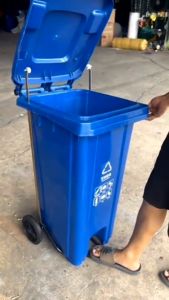 ถังขยะพลาสติก ถังขยะแบบเหยียบ ถังขยะราคาถูก ความจุ 30L/50L/100L/120L/240L มีฝา มีล้อ ถังขยะพลาสติกแบบเหยียบ ถังขยะใช้นอกบ้าน