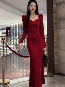 ชุดเดรสยาวผ้ากำมะหยี่สีแดงคริสต์มาส ทรงหางปลา แขนยาว กระโปรงทรงเอ ทรงเข้ารูป สำหรับผู้หญิง ชุดราตรีสุดหรู