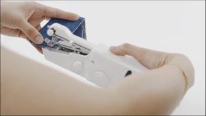 Mini Sewing Machine Portable Cordless Electric Hand Held Sewing Machine Quick Repair Clothes Needlework Sewing Supplies