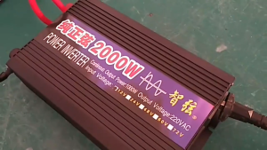 1000W Solar Power Pure Sine Wave Inverter DC12V / 24V To AC220V Electric Vehicle Car Home Appliance Travel Voltage Converter