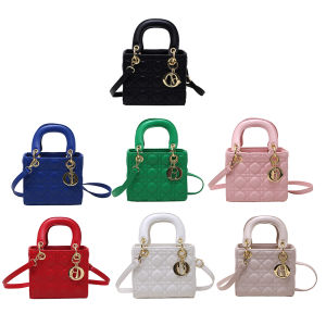 【HCS】กระเป๋าไหล่แฟชั่นผู้หญิงปักหนังผ้าลายผ้า quilted crossbody bag ซิปน้ำหนักเบาสำหรับวันหยุดพักผ่อนทุกวัน