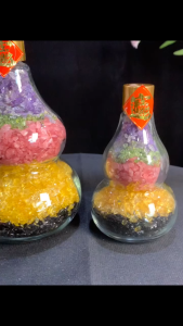 五彩水晶五行葫芦 Five-Color Crystal Wu Xing Gourd ✨ 汇聚五行能量，平衡磁场，带来好运与健康。 Balances the Five Elements’ energy bringing good luck and well-being.