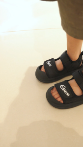 EBMINI childrens sandals for ages 10 months to 6 years. Black and white color options. Velcro strap design. Breathable material. Suitable for casual wear. Sizes 16-19 and 22-27.E25B120
