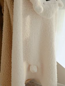 🥰 ผ้าห่มคลุมหัวรูปหมี ผ้าคลุมกันหนาว ขนนุ่ม ผ้าห่มมีฮู้ด ใช้ห่มในบ้าน ในรถ โซฟา ผ้าห่มพกพา Winter Blankets