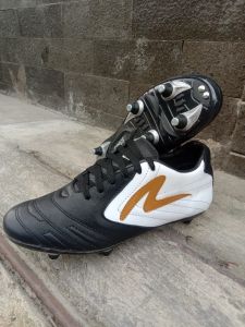 sepatu sepak bola kulit kuning & varian warna pul 6  baut & 13  kulit sapi