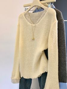 Elegant French Lace Splice V-neck Long Sleeve Knitted Top Beautiful Bell Bottom Base Shirt Stylish Autumn Fashion Ladies Sweater