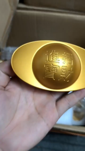 本地速发 大号实心合金元宝 金元宝 亮面元宝 吉祥如意招财家居风水摆件 Feng Shui Ingot Yuan Bao 聚宝盆 金条 送礼 中式 金属 工艺品