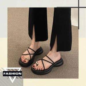 LHshoess รองเท้าเสริมส้นแฟชั่น สำหรับผู้หญิง ดีไซน์มาแบบสายไขว้ สวยหรู ดูดีสุดๆ รองเท้า แต่งอะไหล่ด้านหน้า สวยแบบอลังปังเวอร์