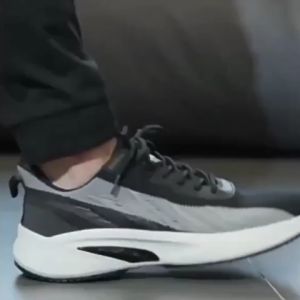 LKfashion ฮิตฮอต รองเท้าผ้าใบแฟชั่น ทรงสปอร์ตสวยหรู แต่งตัวง่าย แมทช์ได้ทุกลุค สีสันโดนเด่น ทำความสะอาดง่ายมาก งานเข้าใหม่ราคาสุดคุ้ม รีบกดสั่งเลยก่อนของหมด