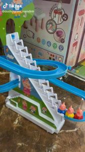 Bộ đồ chơi heo Pepa leo cầu thang có nhạc và có đèn ngộ nghĩnh cho bé Bi bo