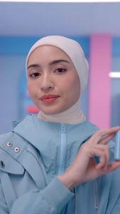 Wardah Lip Barrier Sunscreen SPF 30 PA+++ - Pelembab Bibir 24 Jam Mengatasi Bibir Pecah