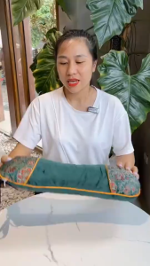 Gối Massage Gối Chườm Ấm Cổ Gáy Ngải Cứu Gối Ngải Cứu Cắm Điện Làm Nóng Cổ Giúp Giảm Đau Vai Gáy