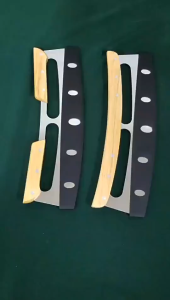 พิซซ่า Kni-Fe ตัดที่ตัดพิซซ่าสแตนเลสสตีลคมเครื่องตัด Kni-Fe กับไม้ที่ปลอดภัย Handle 35X10ซม.มัลติฟังก์ชั่เครื่องตัดสำหรับห้องครัวสำหรับพิซซ่า