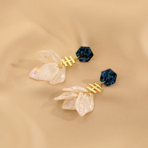 Elegant Petal Shaped Womens Earrings Floral Design Slimming round Face Suitable Fashion Jewelry Alloy Material Korean Style