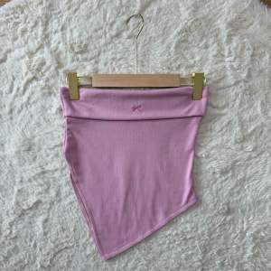 🌷 MABEL TOP เสื้อเกาะอกทูโทน ปักโบว์จิ๋ว ชายเฉียง