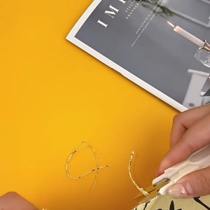 กรรไกรตัดขี้ด้าย กรรไกร ด้ามจับพลาสติก แฮนด์เมด มีปลอกสวม สําหรับเย็บปักถักร้อย DIY  พร้อมส่งจากไทย