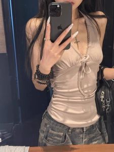 Áo Vest Dây Cổ Treo Cổ Chữ V Ôm Vừa Vặn Xếp Ly Thiết Kế Áo Thun Nữ Mùa Hè 2025 Phong Cách Ngọt Ngào Pure Desire